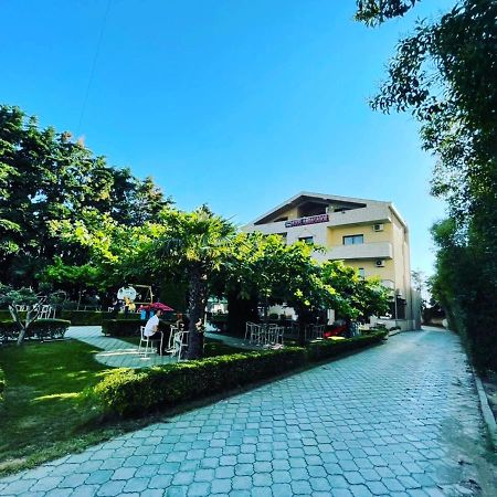 Hotel Ambasador Garden Lezhë Buitenkant foto