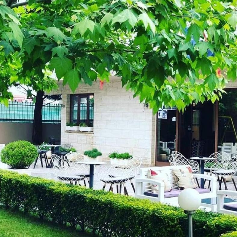 Hotel Ambasador Garden Lezhë Buitenkant foto