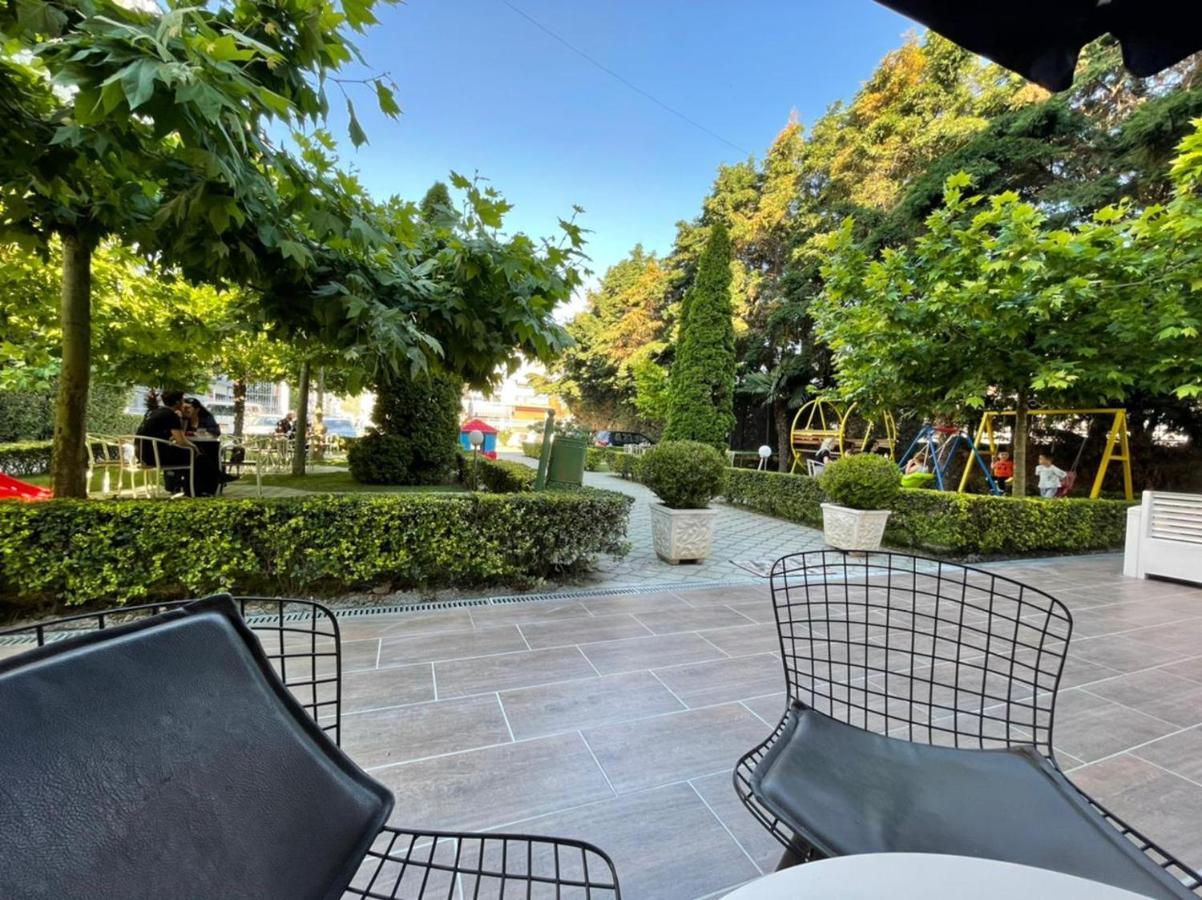 Hotel Ambasador Garden Lezhë Buitenkant foto
