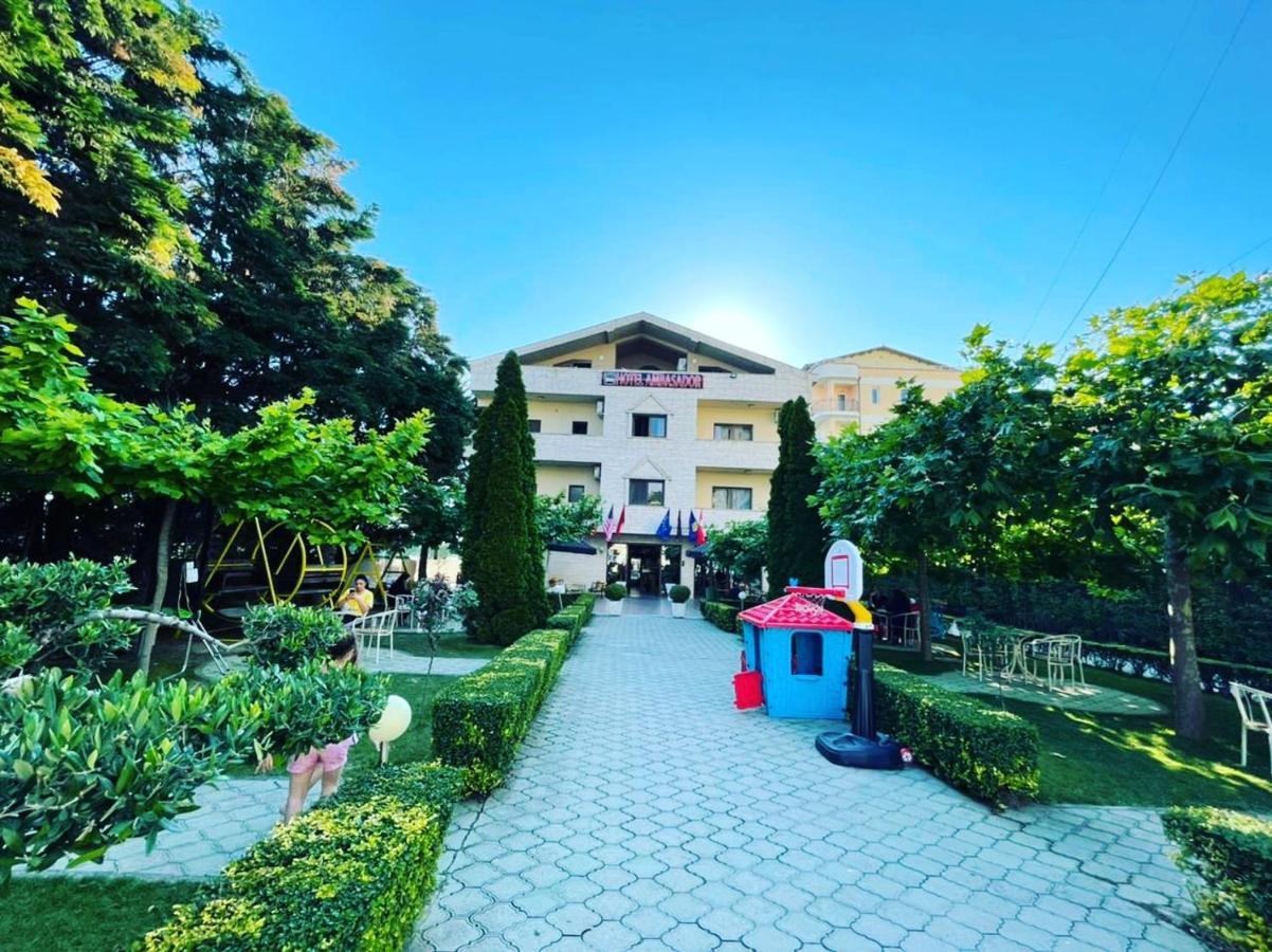 Hotel Ambasador Garden Lezhë Buitenkant foto