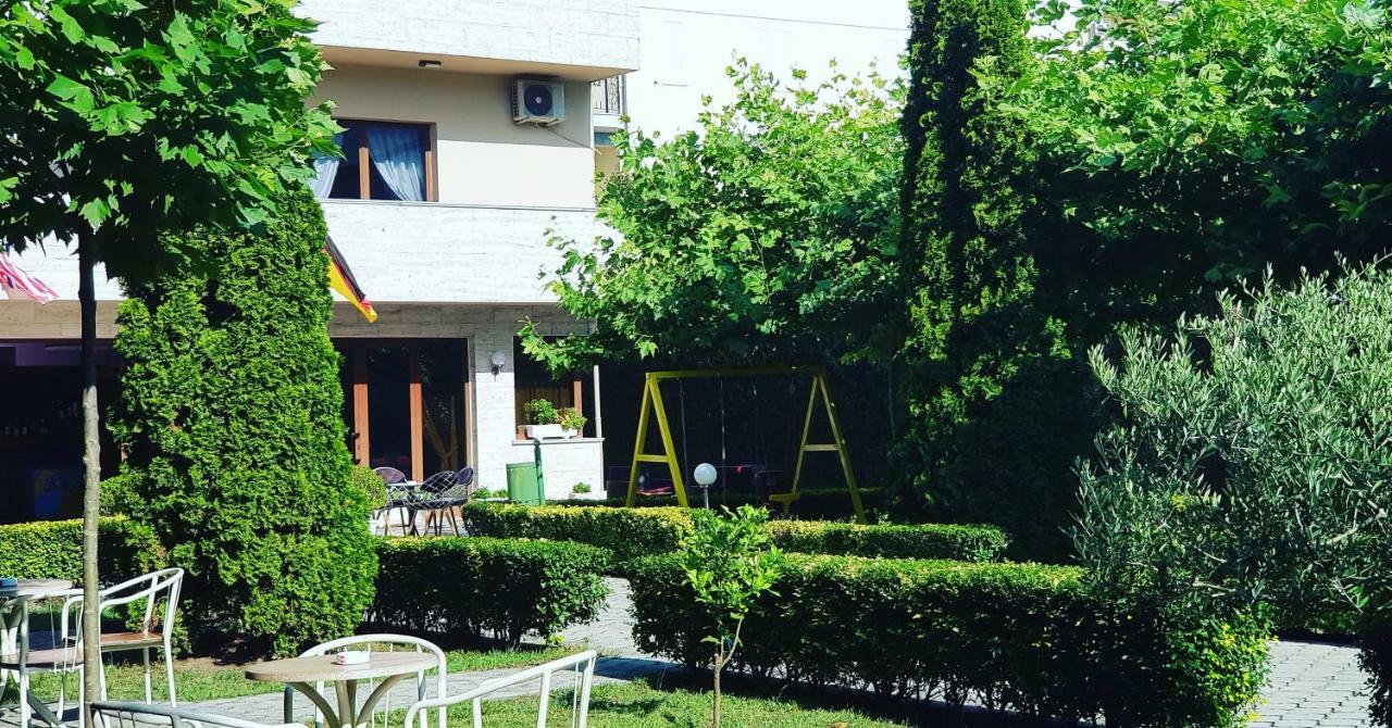 Hotel Ambasador Garden Lezhë Buitenkant foto